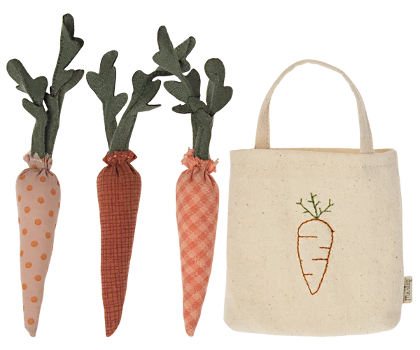 Maileg Carrots in Shopping Bag