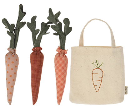 Maileg Carrots in Shopping Bag