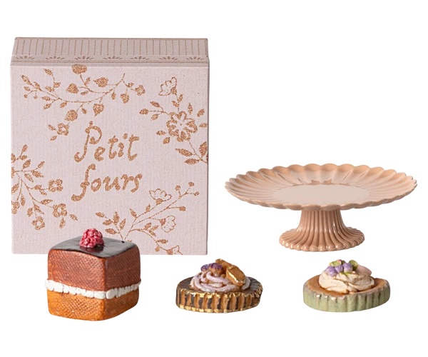 Maileg Cakes and Cakestand mini