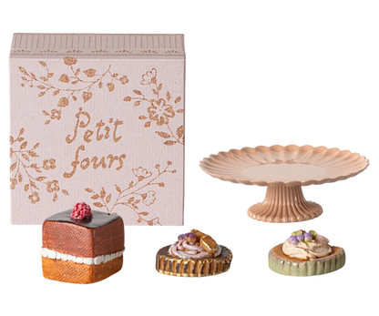 Maileg Cakes and Cakestand mini