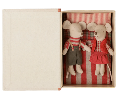 Maileg Christmas twin mice, Little sister and brother in book
