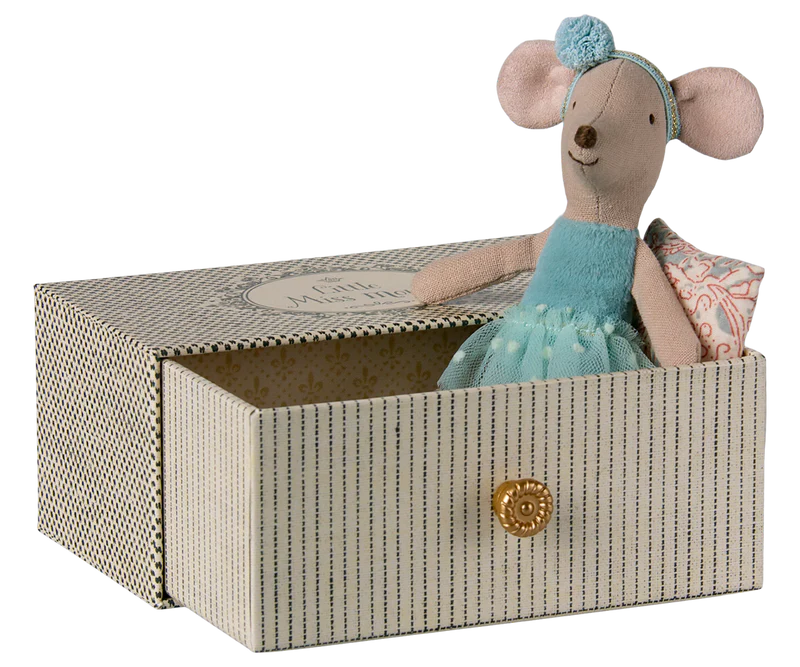 Dance mouse in daybed little sister