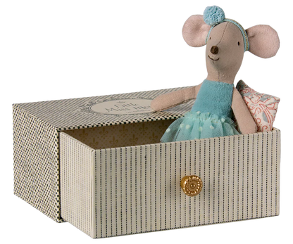 Dance mouse in daybed little sister