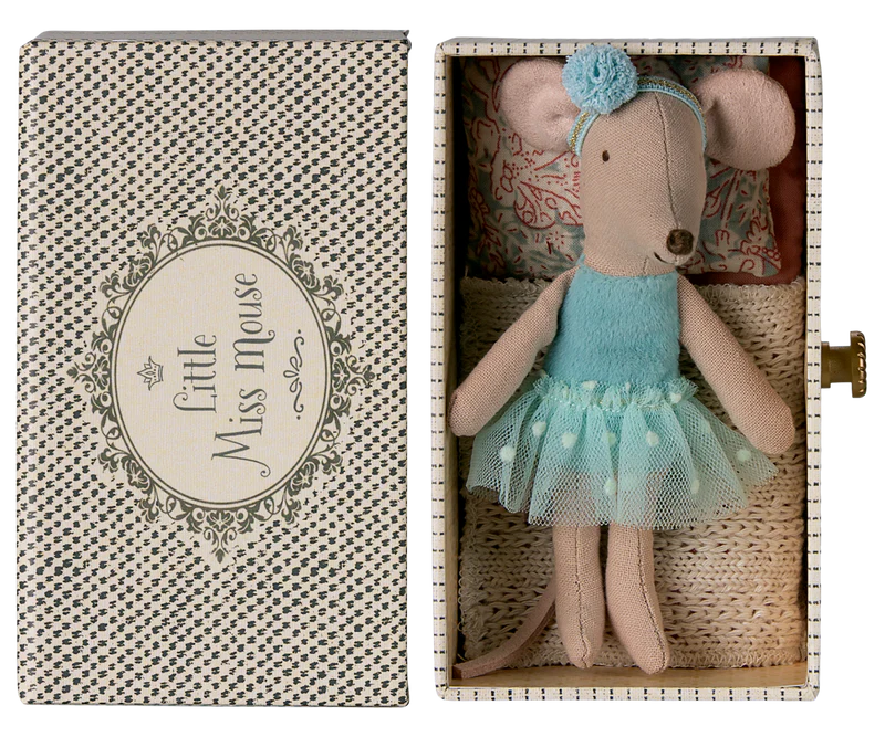 Dance mouse in daybed little sister