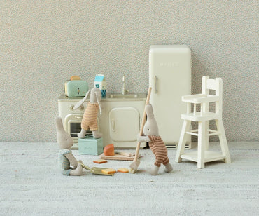 Maileg Bread Box w utensils miniature