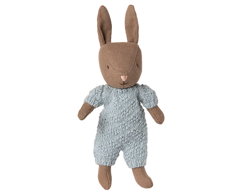 Maileg Rabbit, Micro - Brown - Blue knitted suit