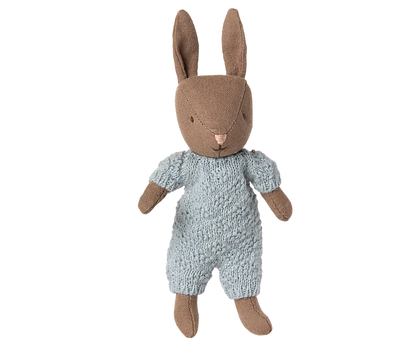 Maileg Rabbit, Micro - Brown - Blue knitted suit